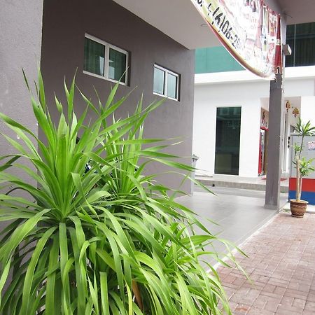 Place2Stay Hotel Malacca Exteriör bild
