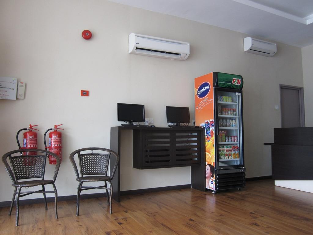 Place2Stay Hotel Malacca Exteriör bild